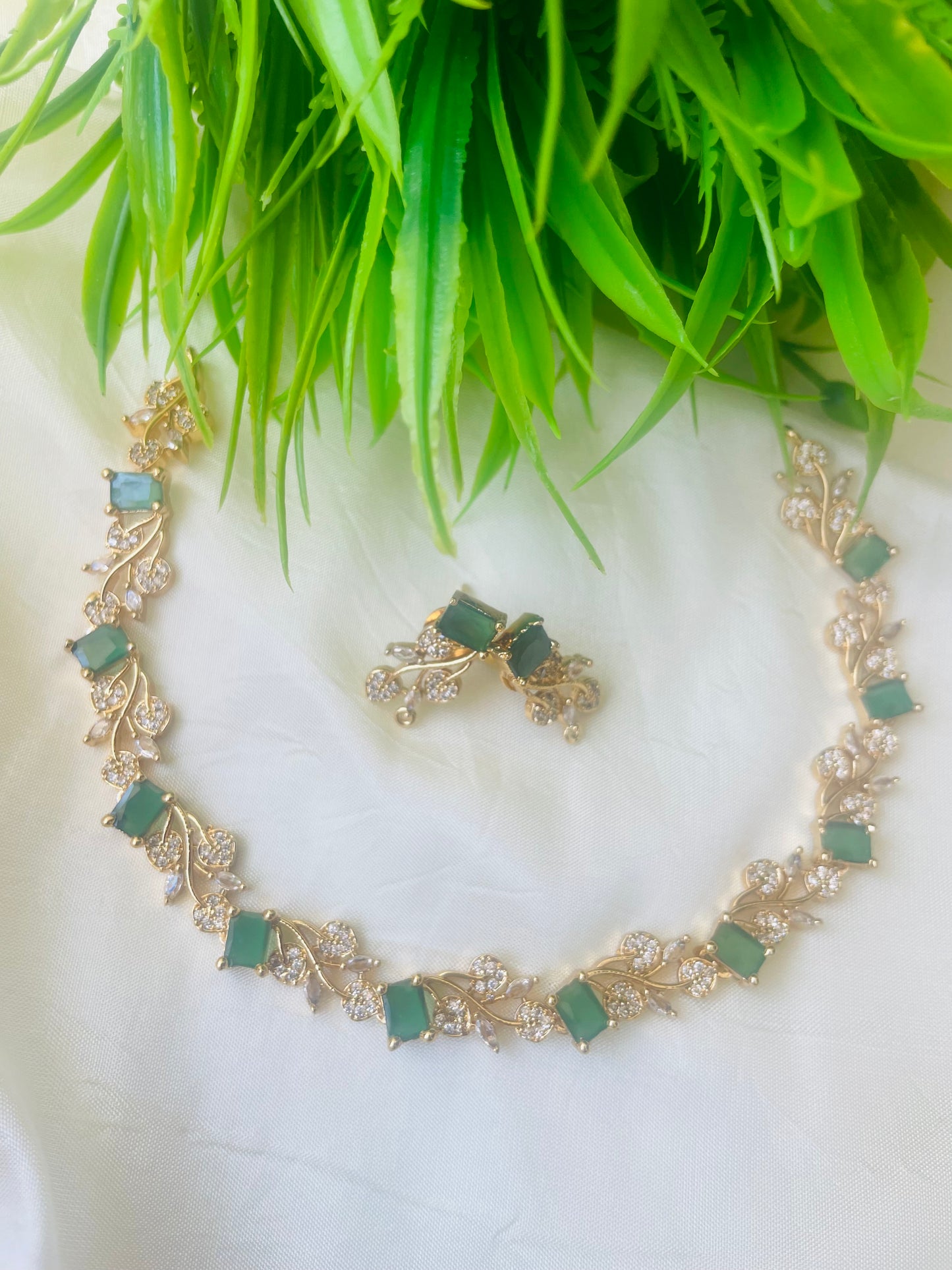 ISHIKA GREEN PREMIUM NECKLACE