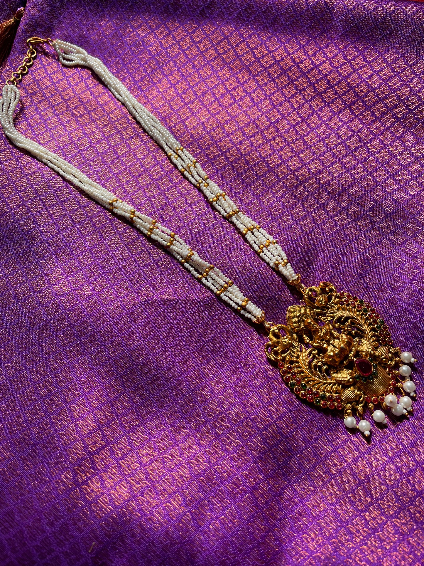 Golden white Haara jewelry set