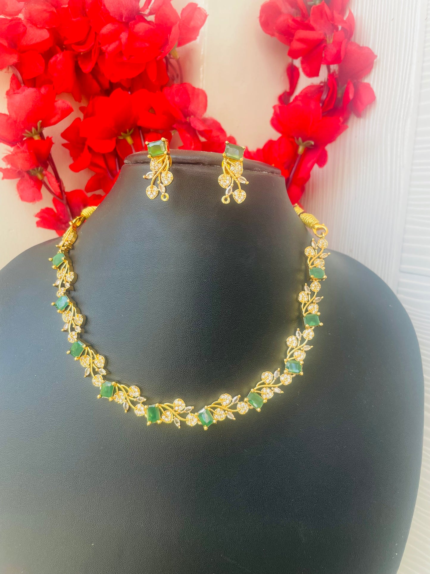 ISHIKA GREEN PREMIUM NECKLACE