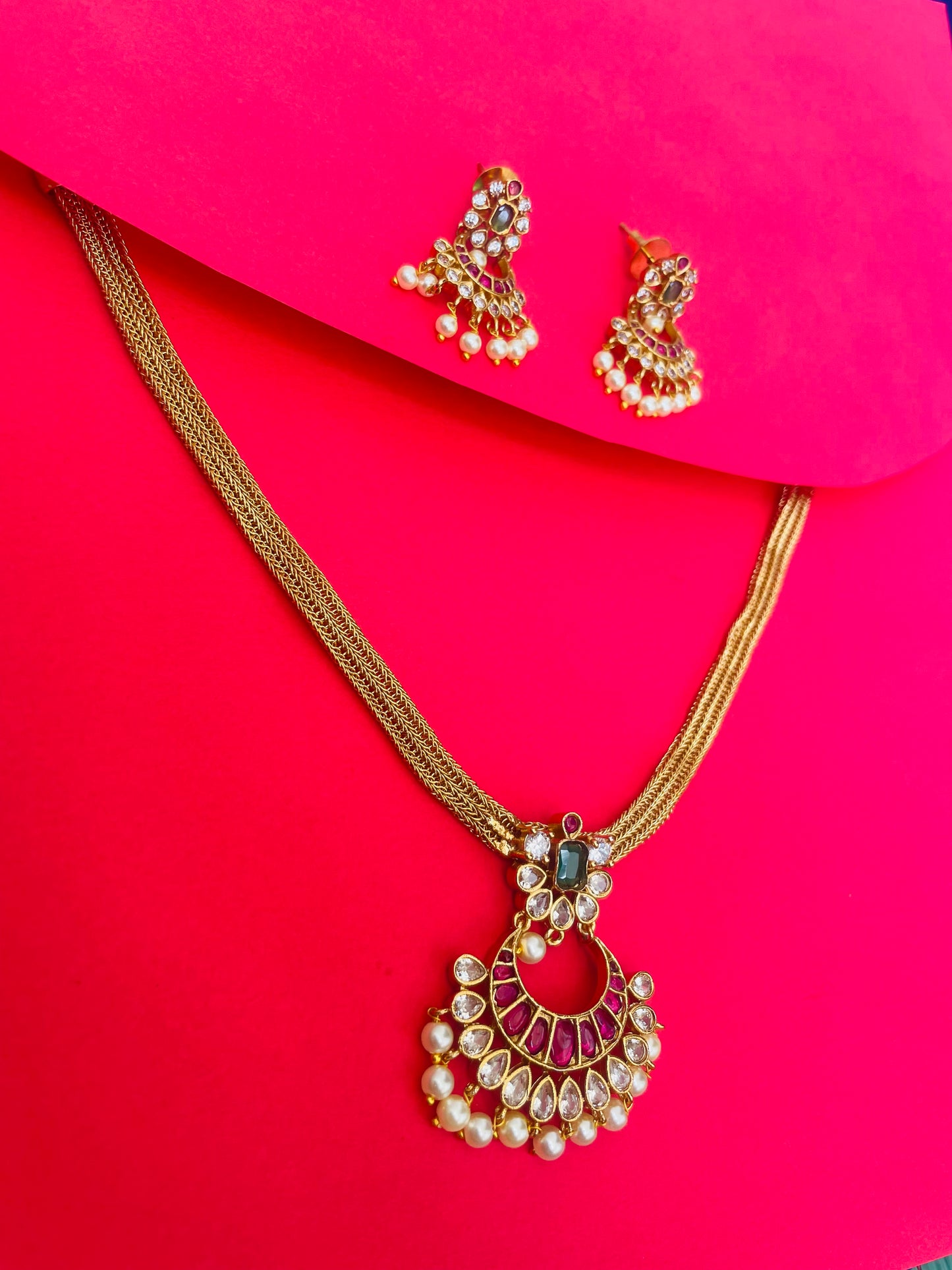 ANIKA GOLD ELEGANCE NECKLACE