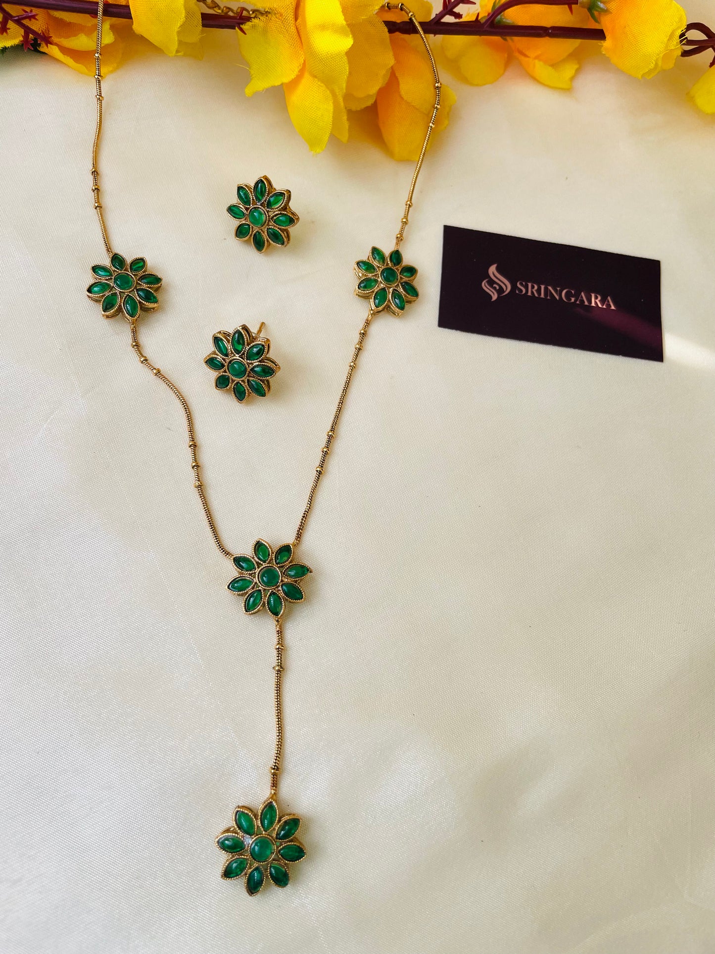 Green star  single liner necklace