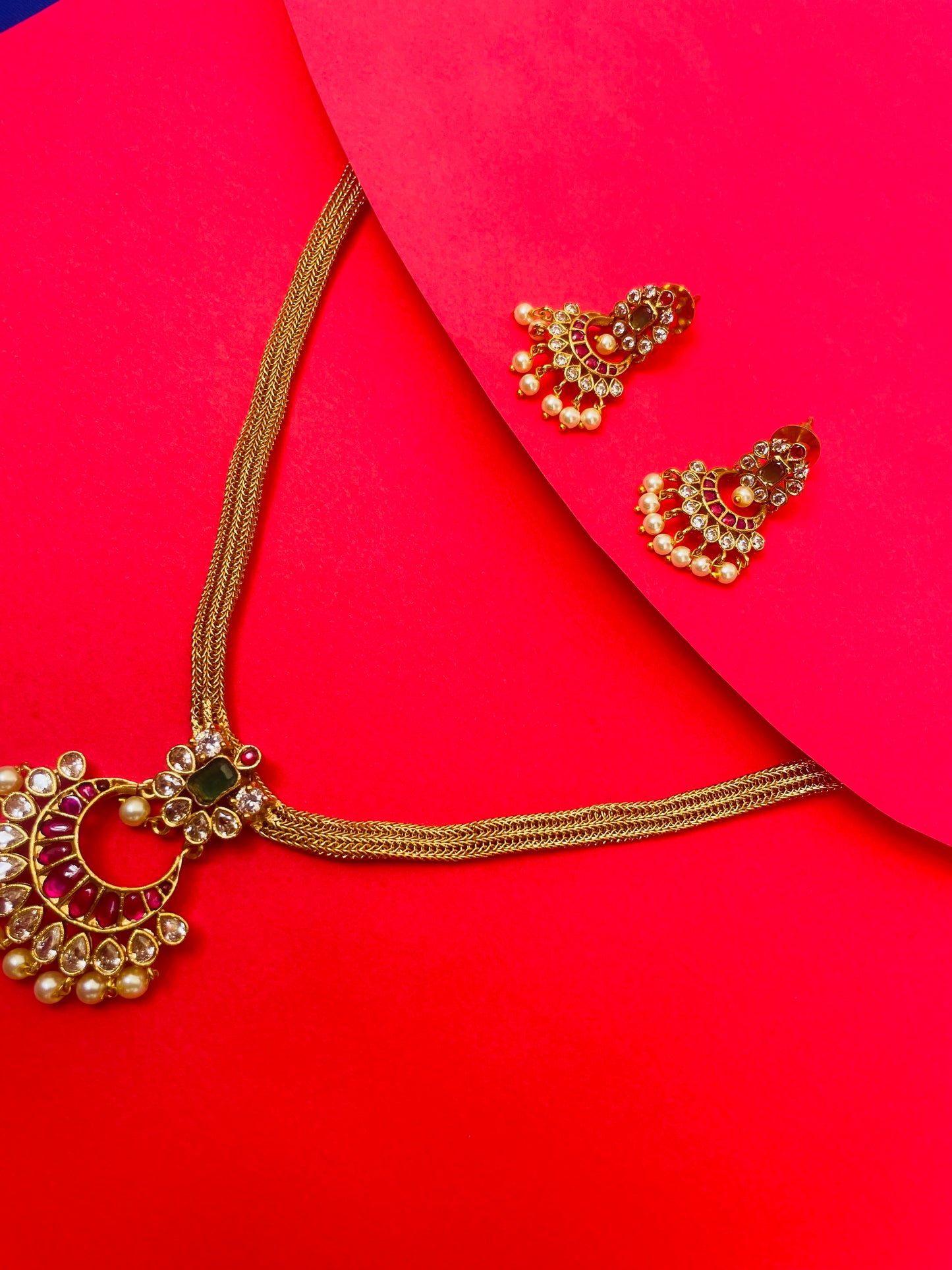 ANIKA GOLD ELEGANCE NECKLACE