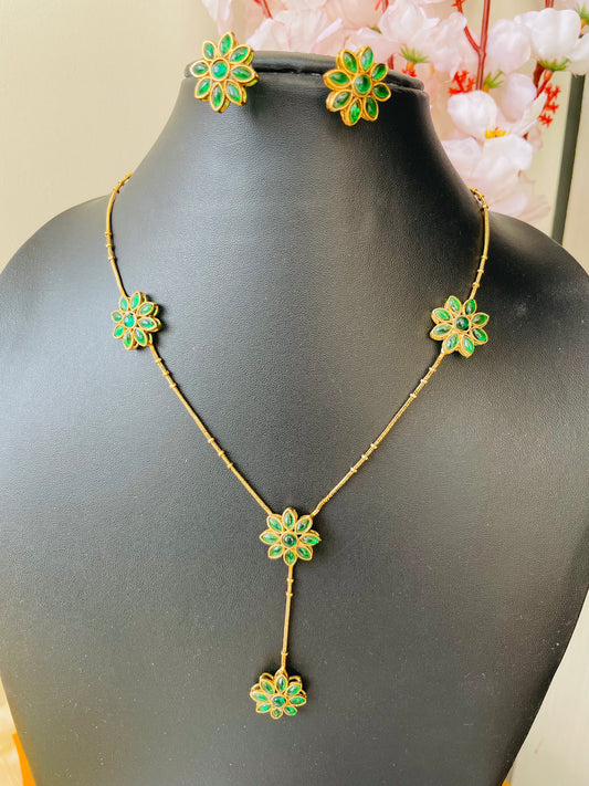 Green star  single liner necklace