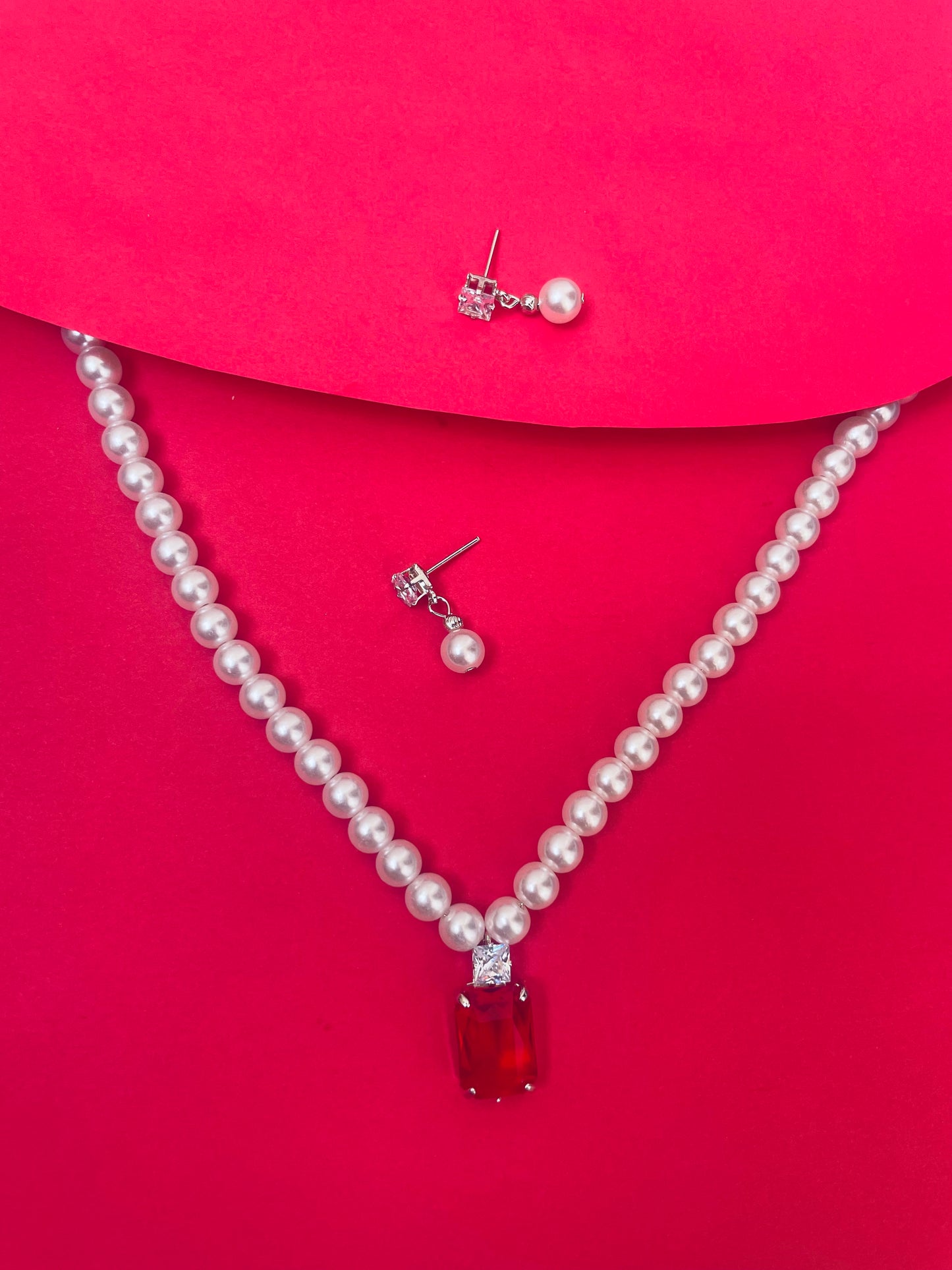 PEARL RED PENDENT