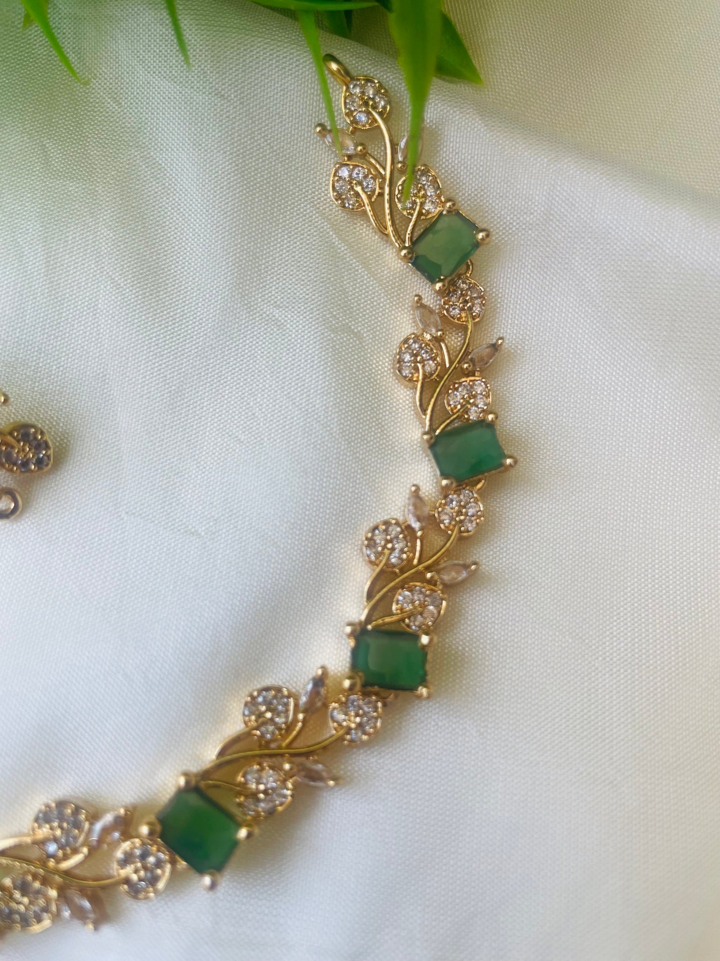 ISHIKA GREEN PREMIUM NECKLACE