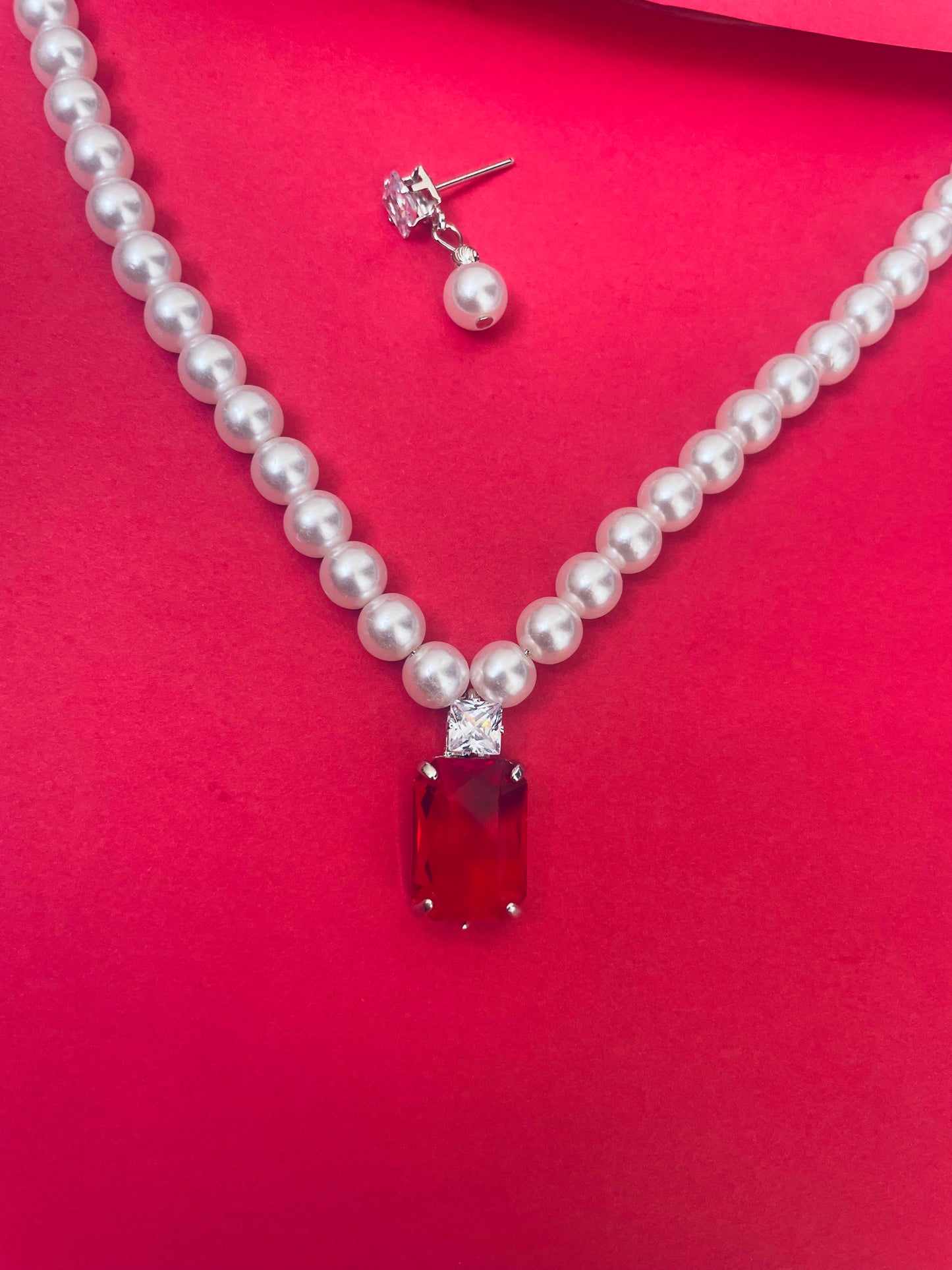 PEARL RED PENDENT