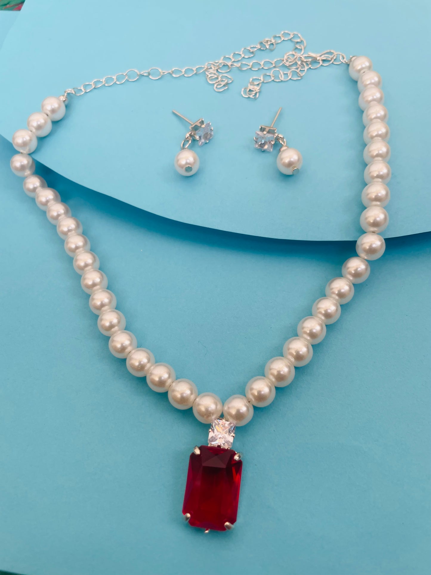 PEARL RED PENDENT