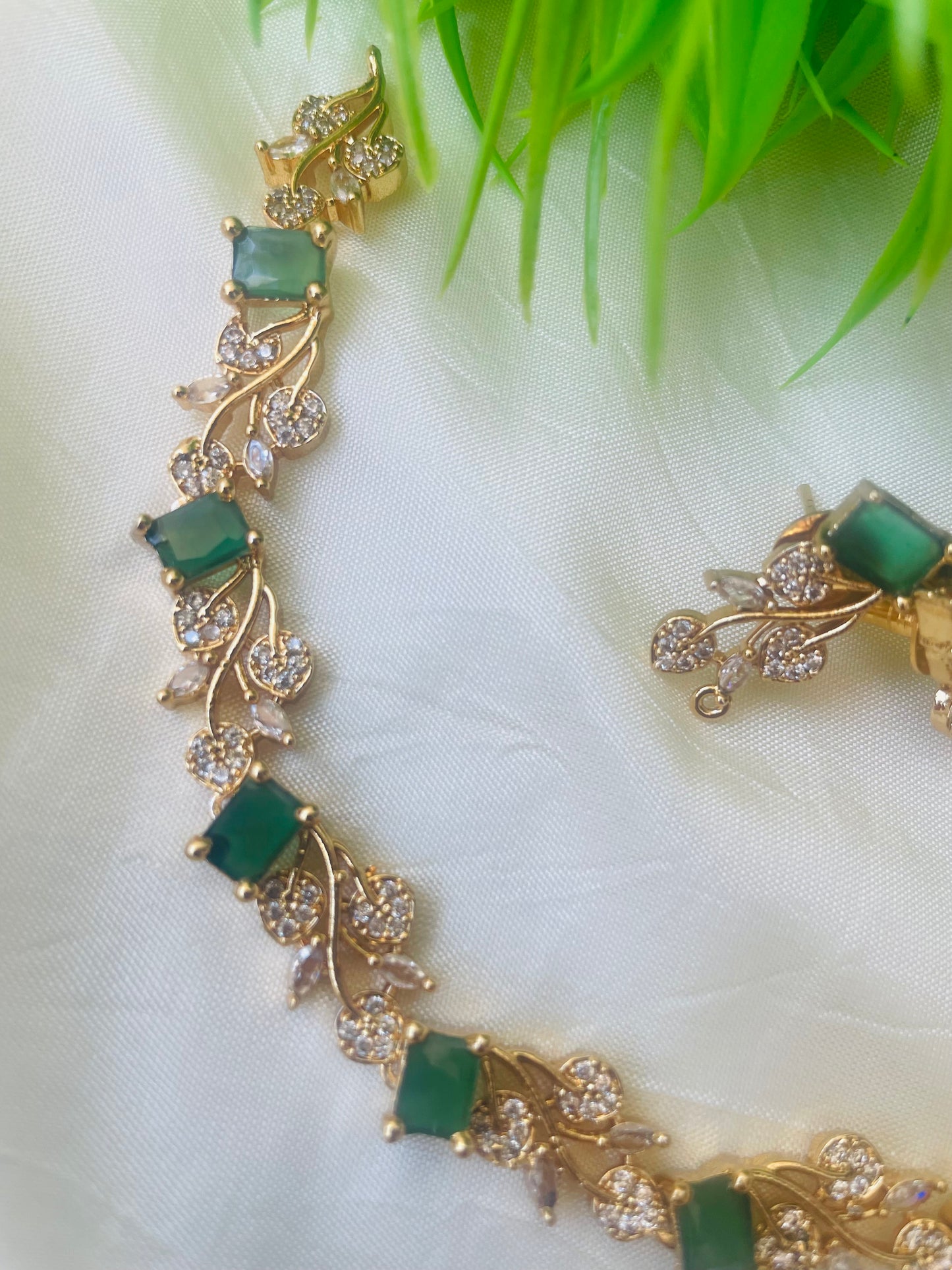 ISHIKA GREEN PREMIUM NECKLACE