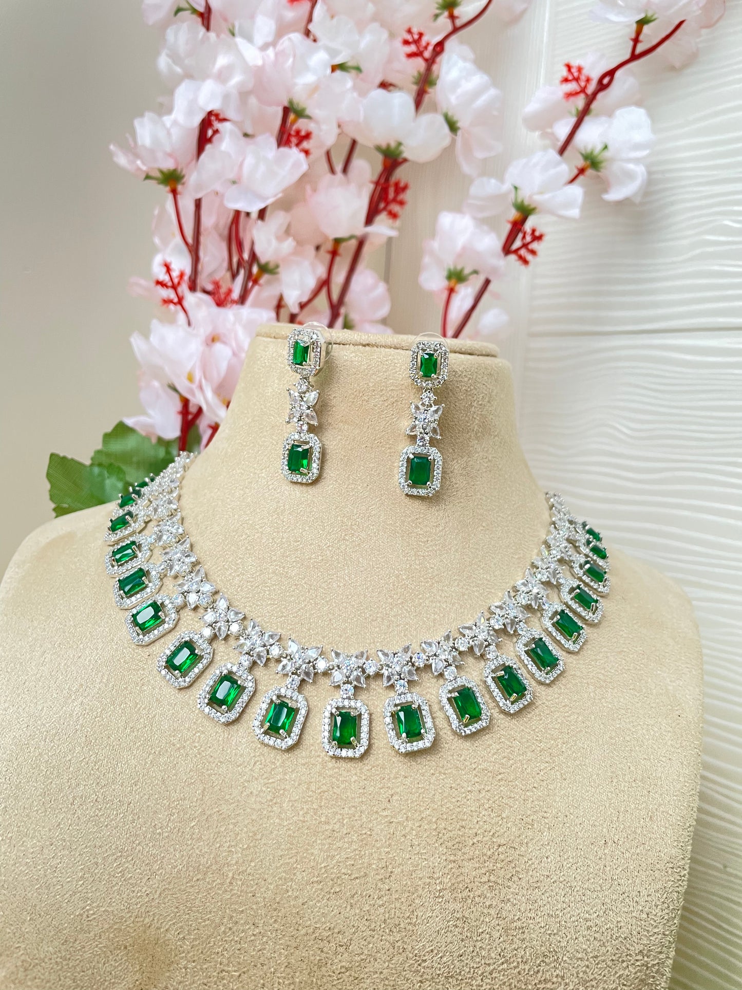 Green Choker Necklace - Elegance2
